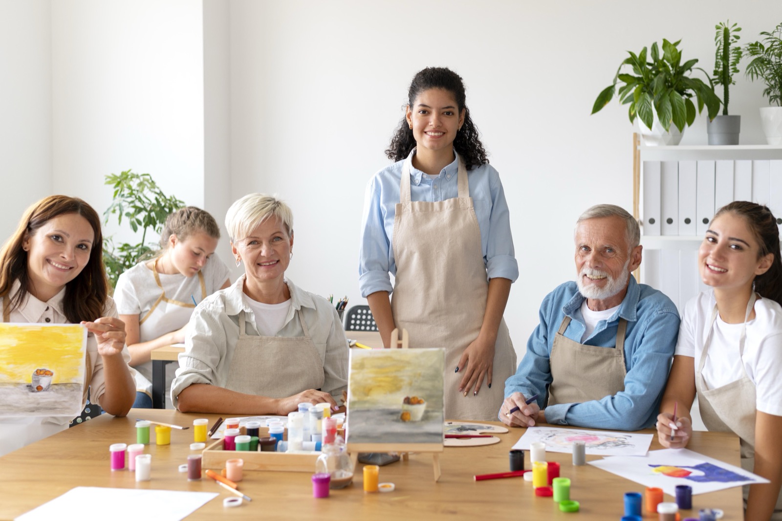 Taller creativo de pintura con jóvenes y personas mayores